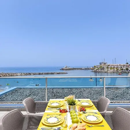 Luxury Beachfront Mogan شقة