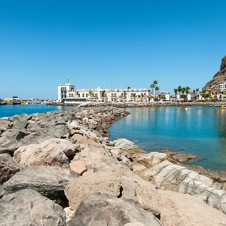 Luxury Beachfront Mogan شقة *